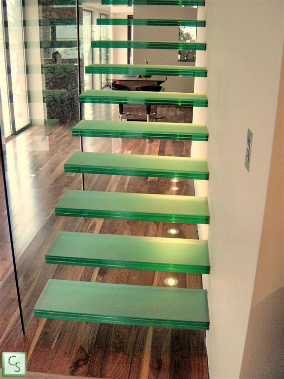 ייצור מדרגות זכוכית