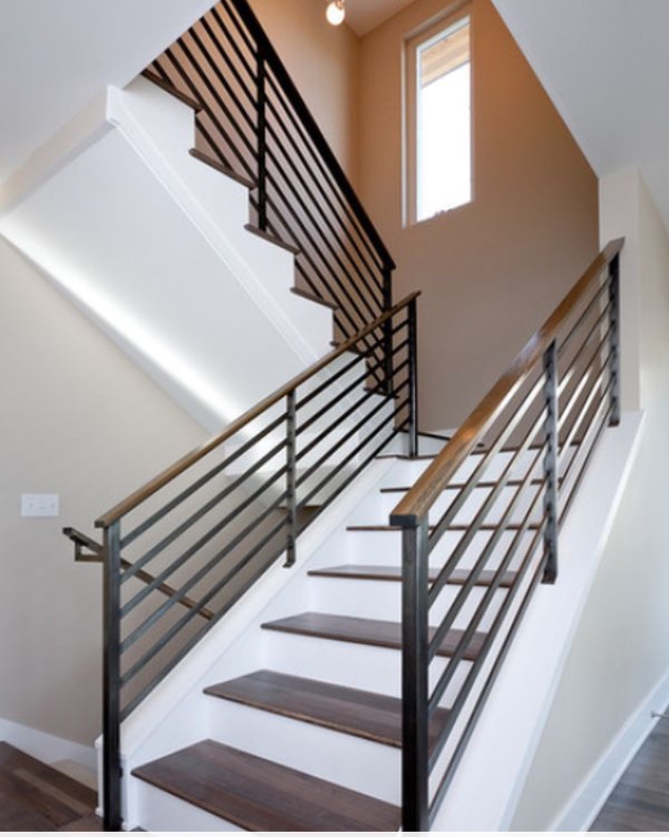 מעקות מדרגות ומאחזי יד מאלומיניום לעיצוב מושלם של הבית