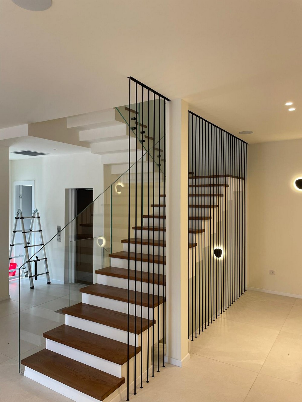 מעקה ברזל למדרגות פנים – סולם יעקב