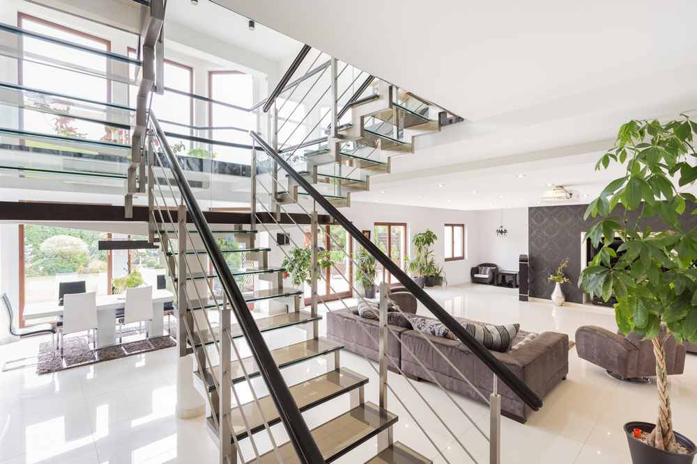 איך לבחור מדרגות ומעקות מעוצבים לשדרוג הבית?